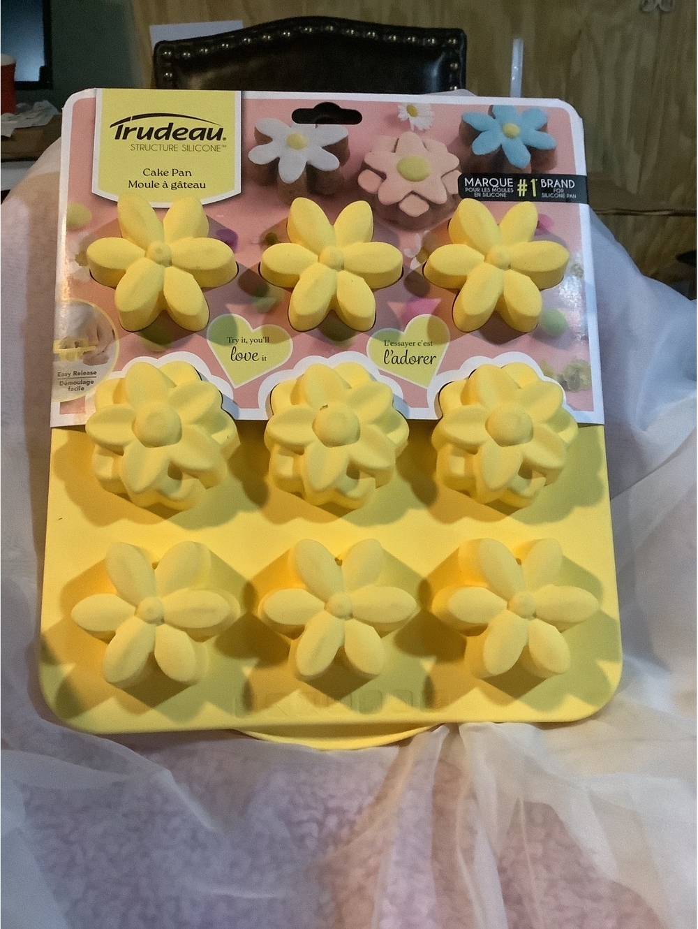 Trudeau Flower Silicone Cake Pan Mold - 9 Cavity Yellow Flower Shape